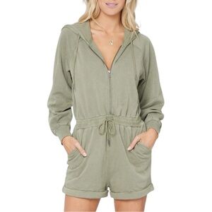 L*SPACE Stay Cool Hooded Romper. Size XS‎